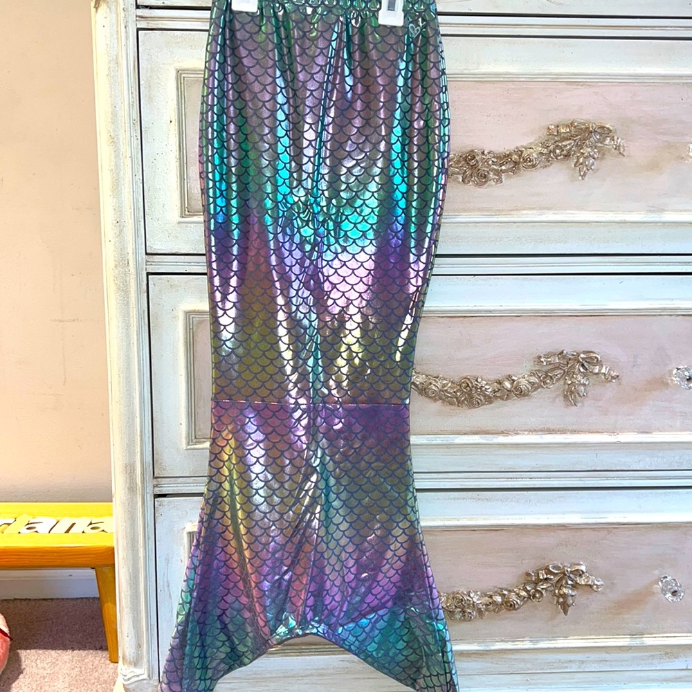 Justice girls rainbow 🌈 mermaid tail cover up size Med.